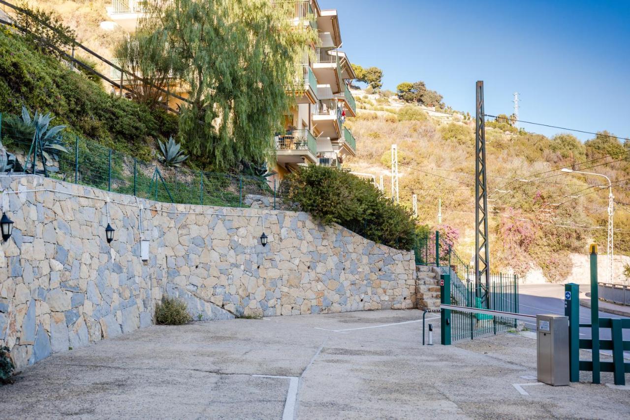 116 - Casa Colorata Vista Mare, 500M Dalla Spiaggia - Parcheggio Privato Gratis Incluso Ospedaletti Buitenkant foto